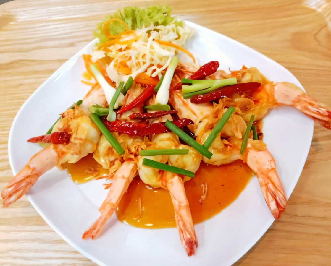 Fresh Thai Prawns with Turmeric - Super Chef (Best of Thai Food)