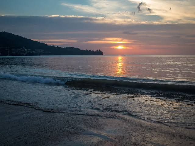phuket beach flags meaning